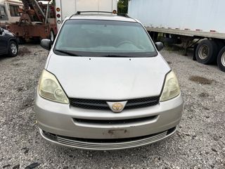 2004 Toyota Sienna LE - Exterior Front Center Image